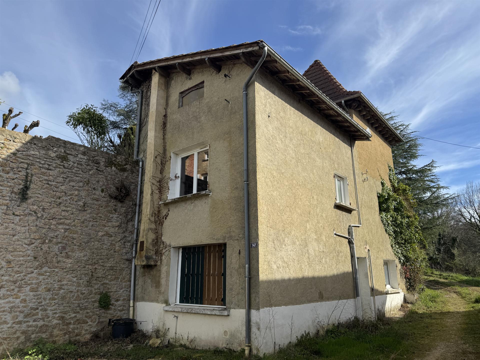 Stone house in Sarlat + Outbuilding