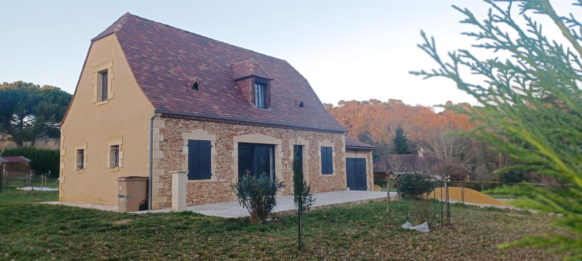 4 room house with land 3 minutes from Sarlat city center