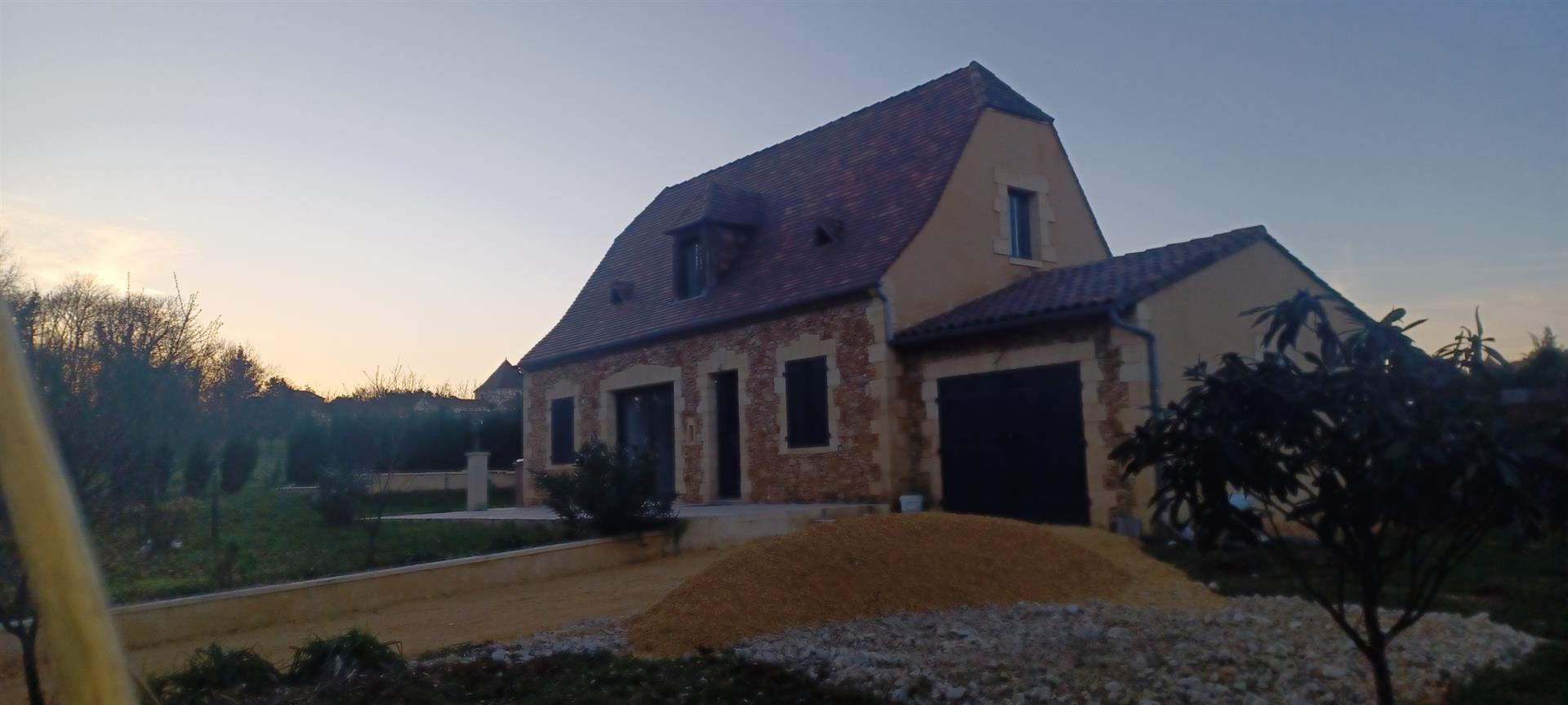 4 room house with land 3 minutes from Sarlat city center