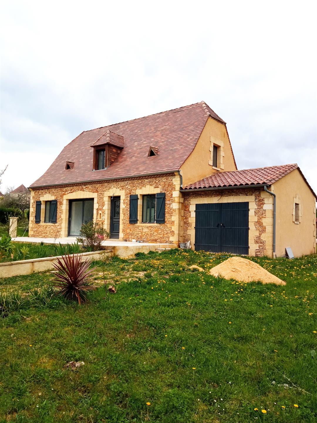 4 room house with land 3 minutes from Sarlat city center