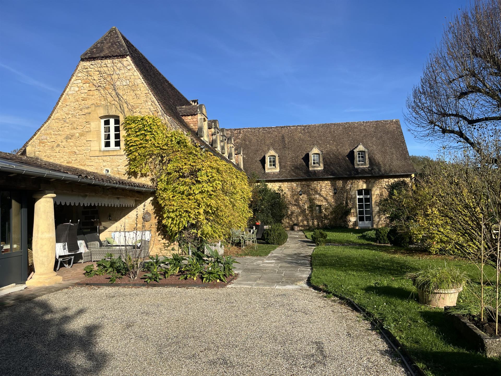 Very beautiful residence with gîte and outbuilding in Sarlat