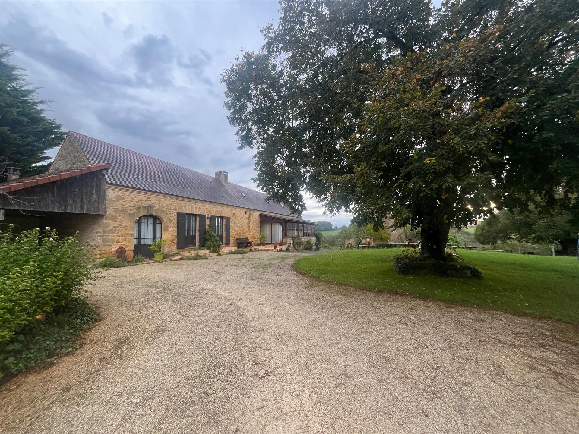 Stone house with outbuilding and 17 hectares of land in Sarlat
