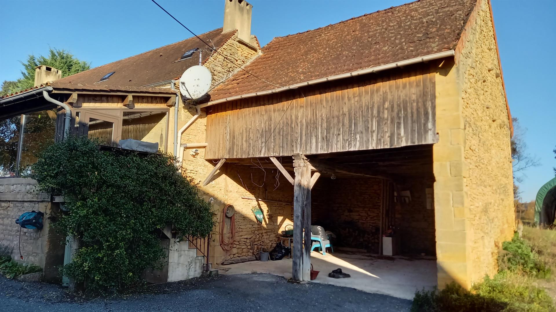 Stone house with outbuilding and 17 hectares of land in Sarlat