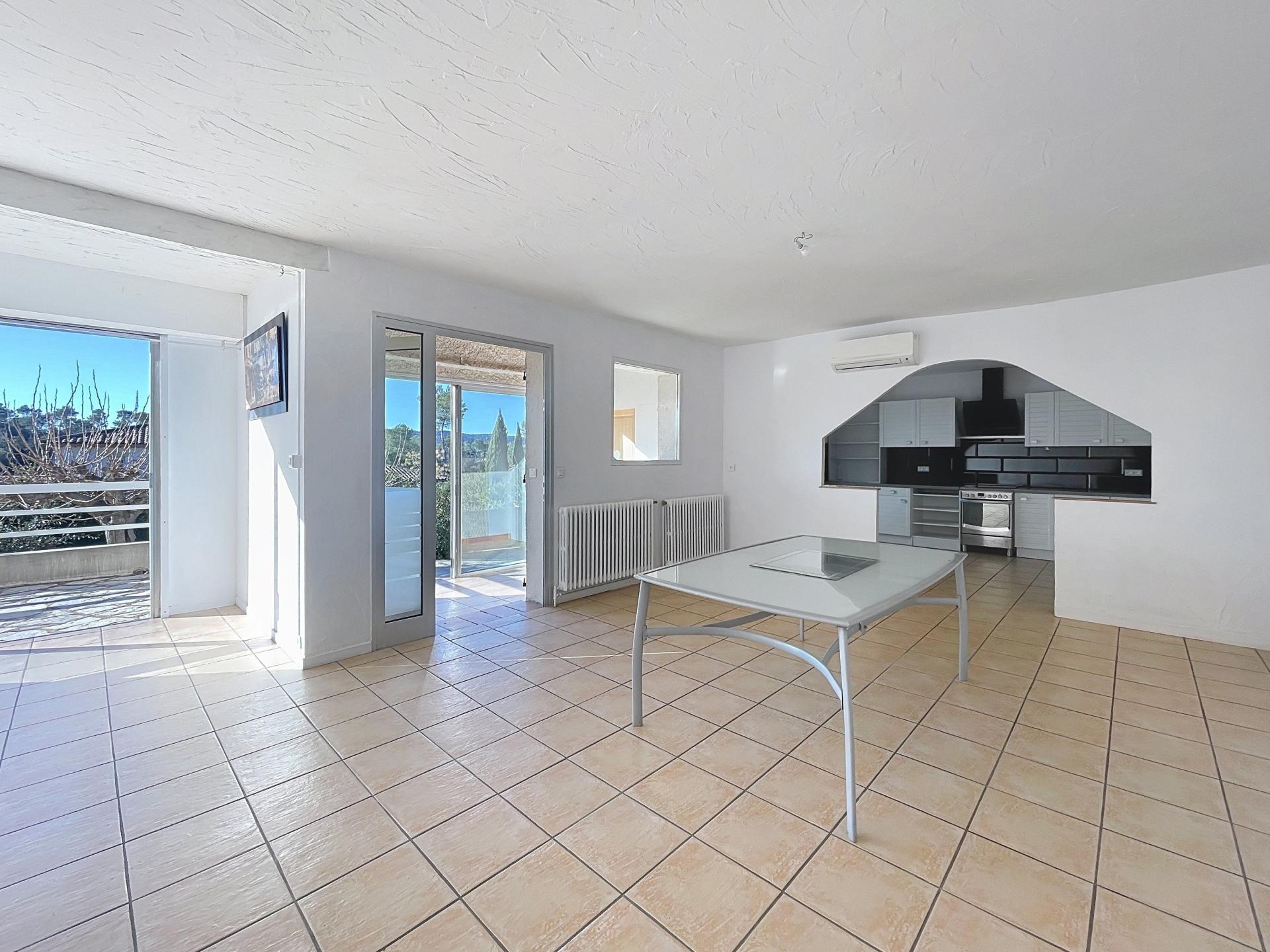 Purchase: Luxury property (83600)