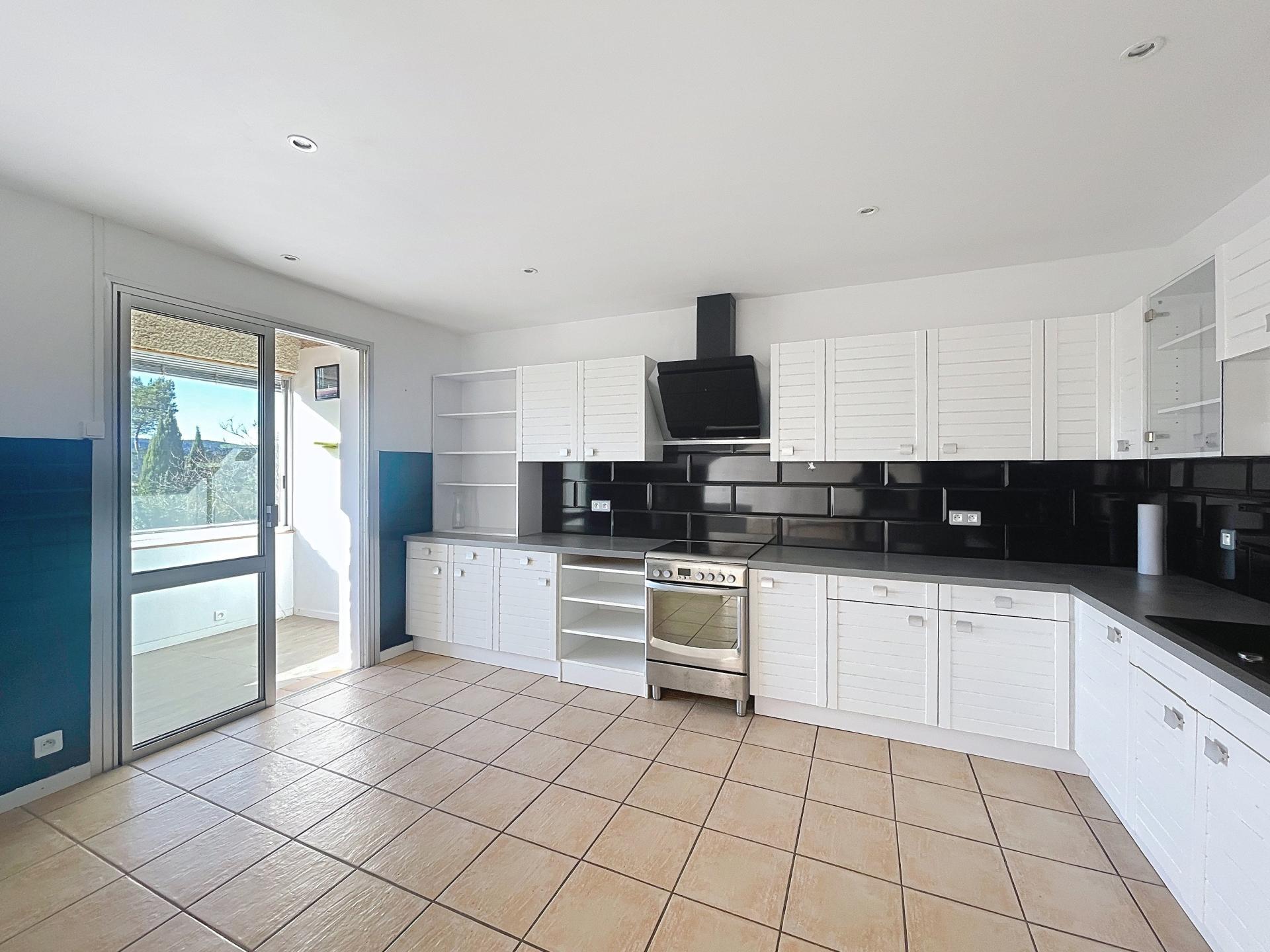 Purchase: Luxury property (83600)