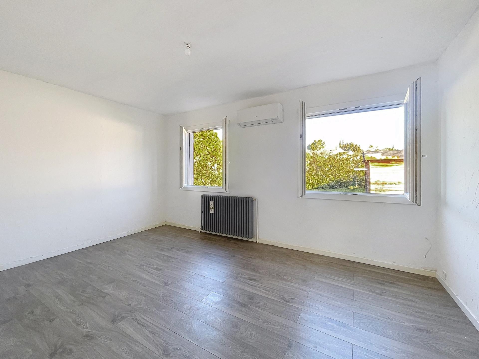 Purchase: Luxury property (83600)