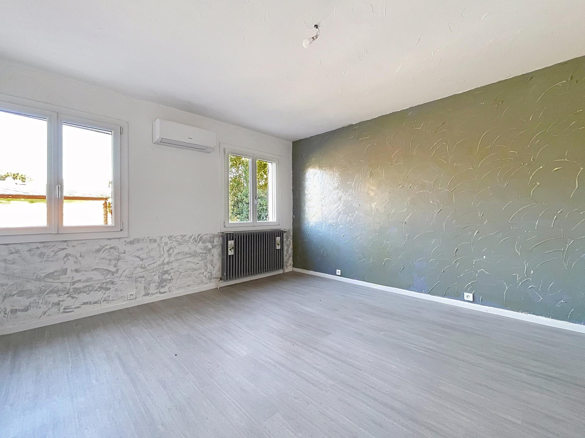 Purchase: Luxury property (83600)