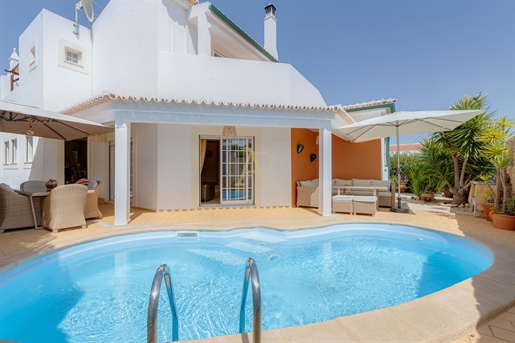 3 slaapkamer villa met zwembad in een rustige en gewilde omgeving - Monte Canelas / Portimão