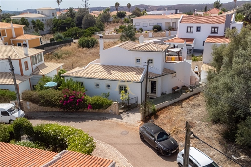 Villa mit 3 Schlafzimmern und Pool in ruhiger und begehrter Gegend - Monte Canelas / Portimão