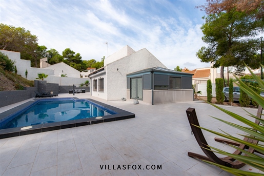San Miguel de Salinas luxury villa with pool and conservatory