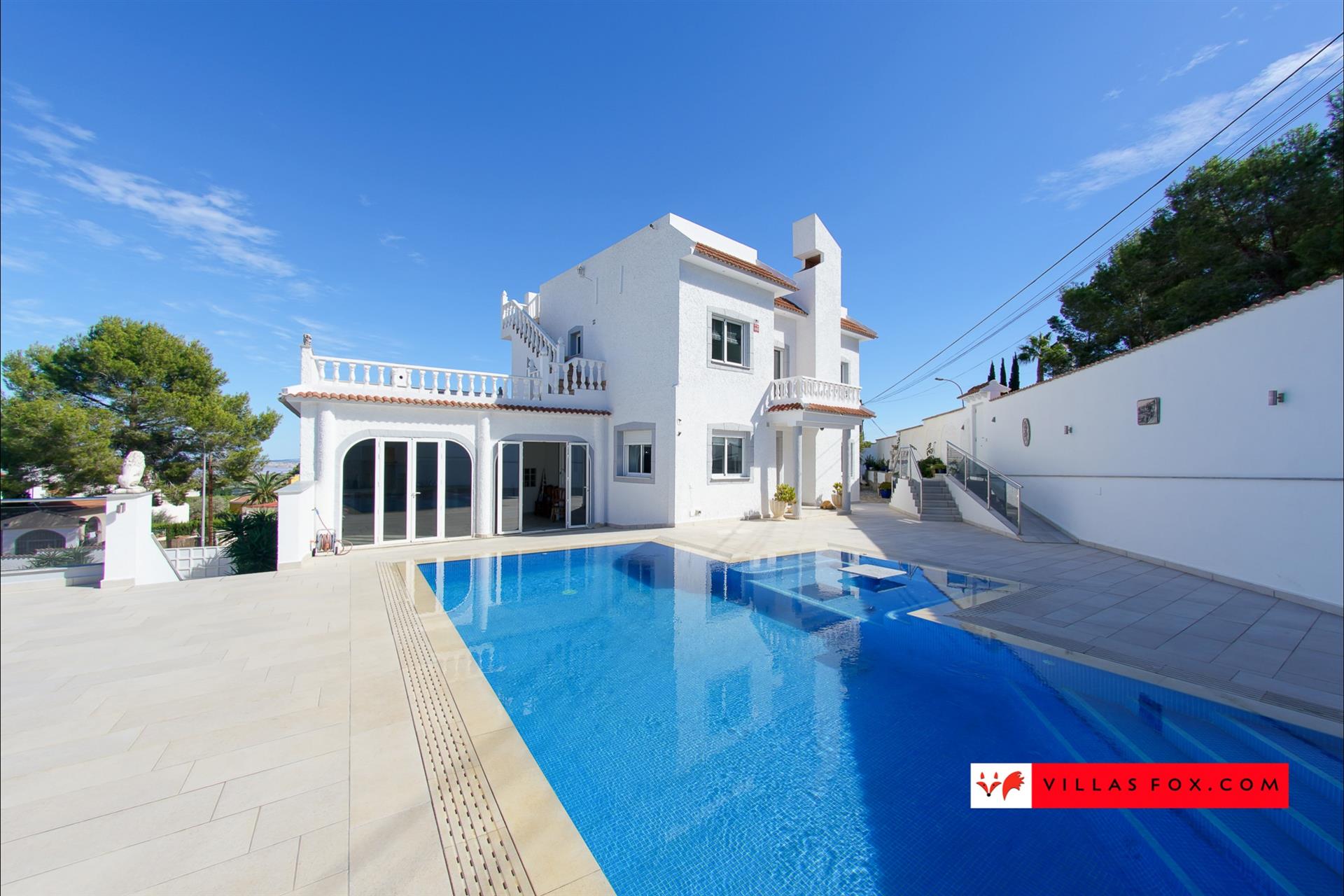 Las Comunicaciones 6-bedroom villa on triple plot
