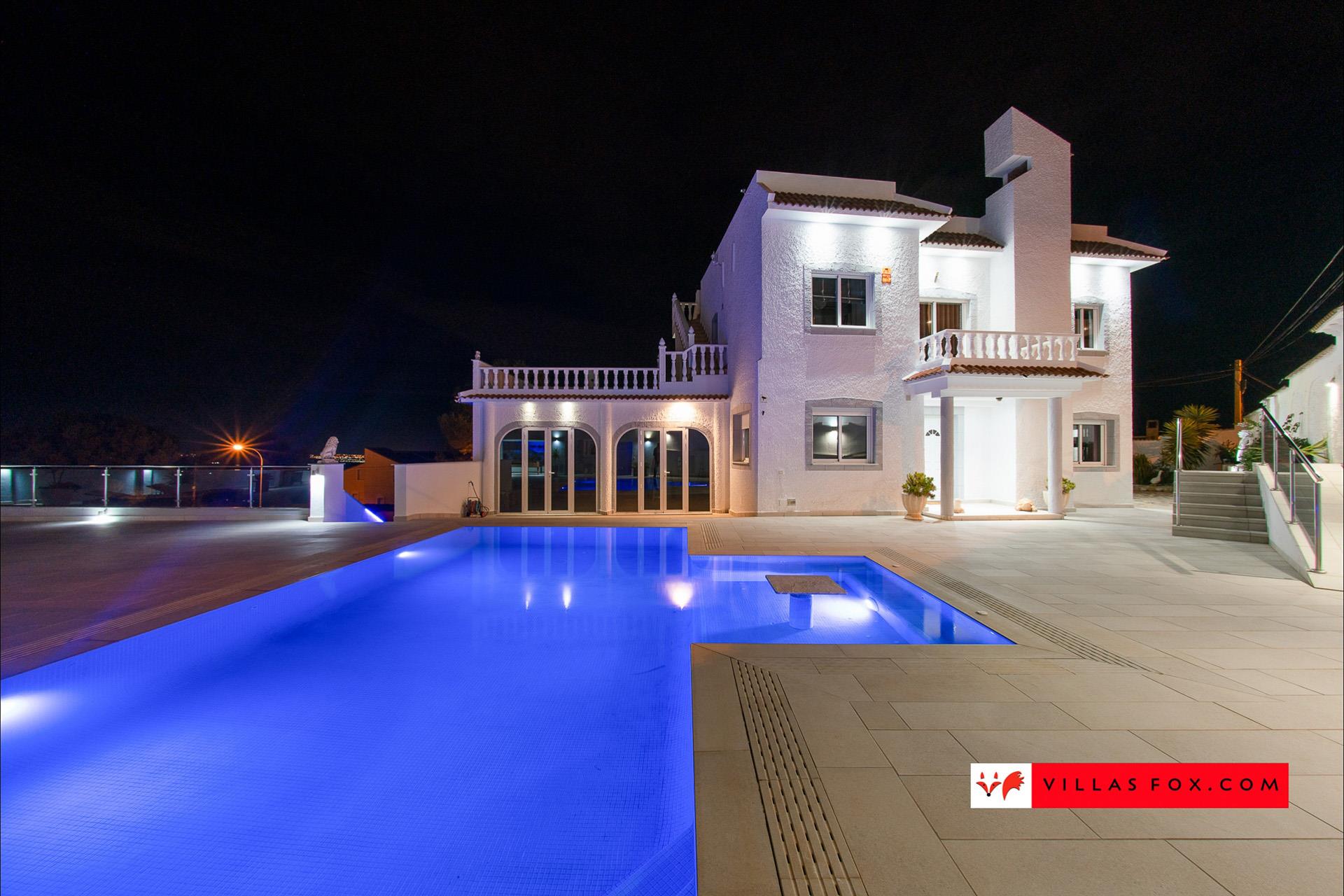 Las Comunicaciones 6-bedroom villa on triple plot