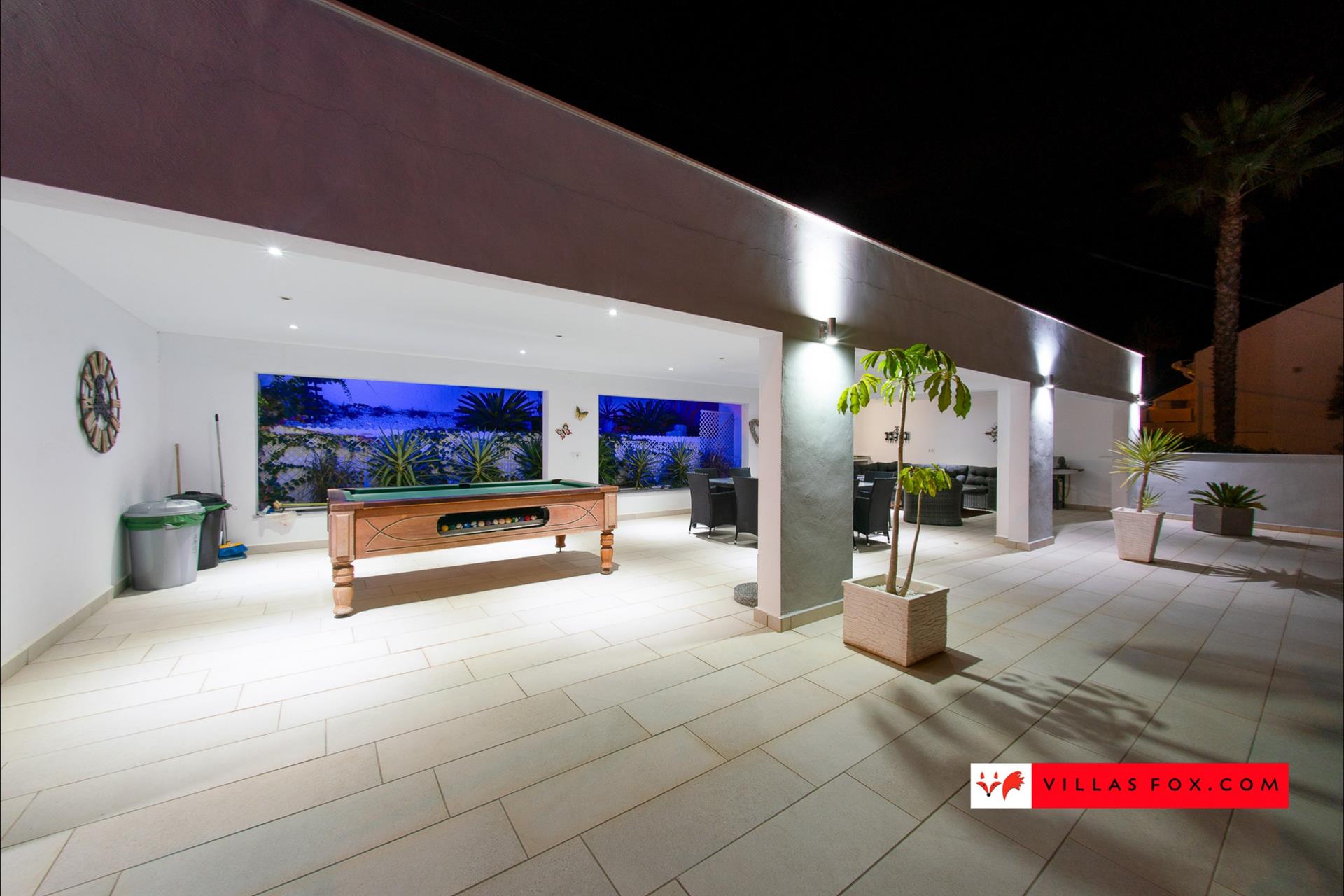 Las Comunicaciones 6-bedroom villa on triple plot