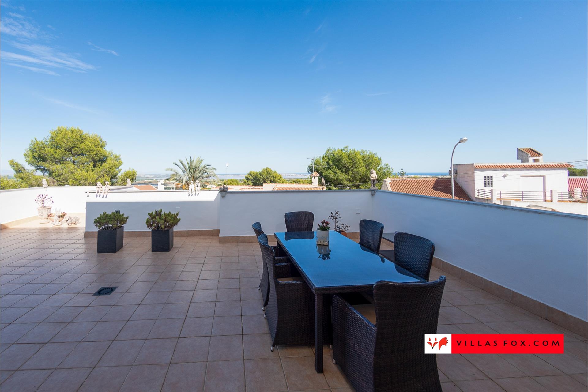 Las Comunicaciones 6-bedroom villa on triple plot