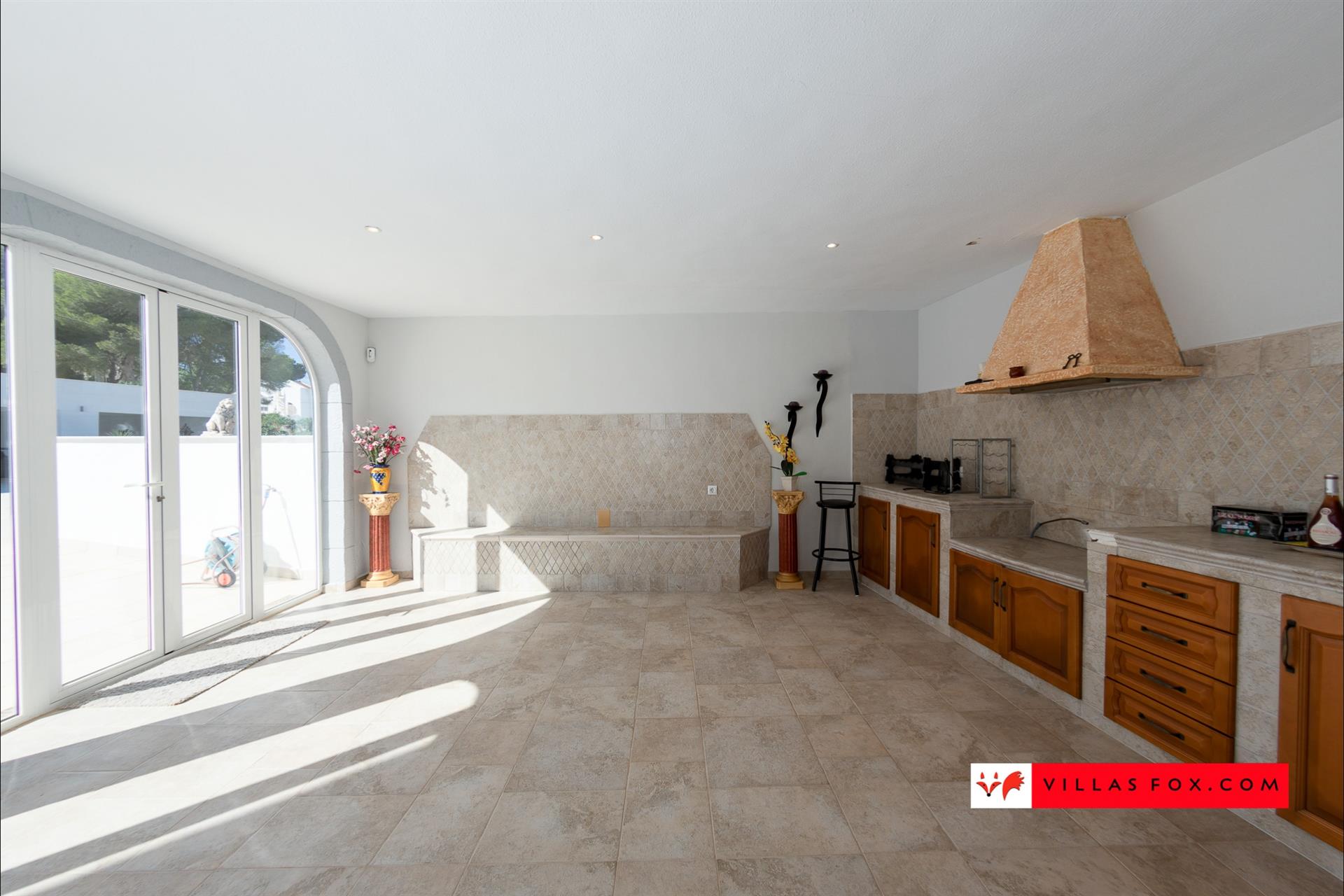 Las Comunicaciones 6-bedroom villa on triple plot