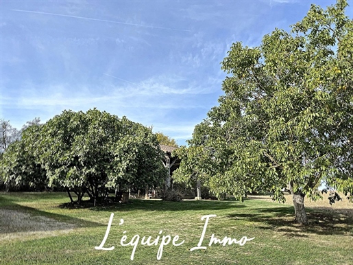 10 minutes from L'Isle-Jourdain: authentic residence of 217 m²
