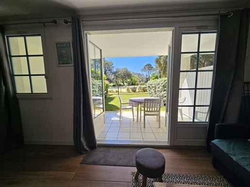 Beautiful furnished T3 of 39m² on the ground floor in residence with swimming pool
