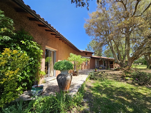 Huis T5 151 m² dubbele garage aan mooie omheinde en bosrijke tuin