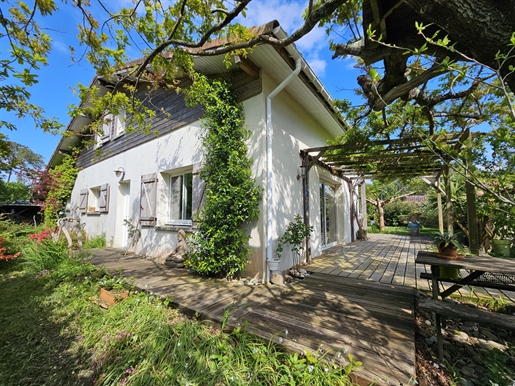 House T6 178m² 2 terraces in a quiet enclosed garden with trees