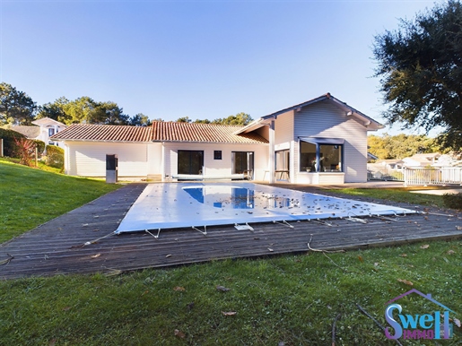 Californian villa T6 of 161 m², wooden terrace, heated swimming pool