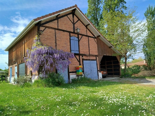 Property with house T5 of 194m², barn of 190m² with sall