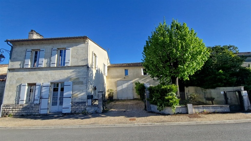 Real estate complex consisting of a house to renovate, a gite