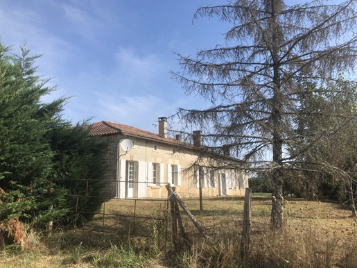 Hermosa casa de campo de Charente en una zona tranquila