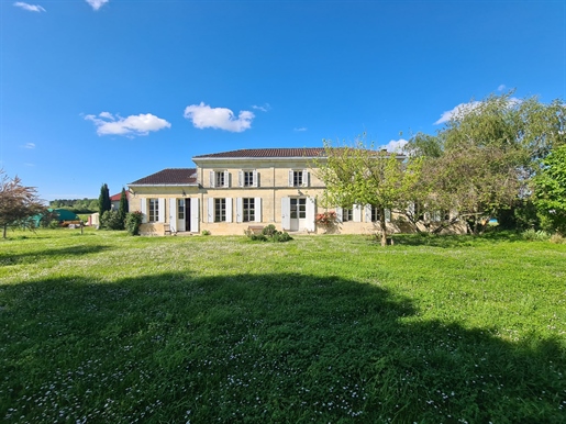 House for sale Saint-Vivien-de-Blaye