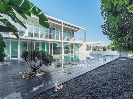 Villa Indépendante de 370 m², Terrain de 754 m², Jardin, Piscine et Vue Dégagée