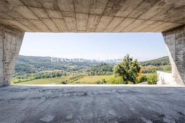 Moderna Moradia Térrea com vistas de 180º a 15 minutos de Guimarães