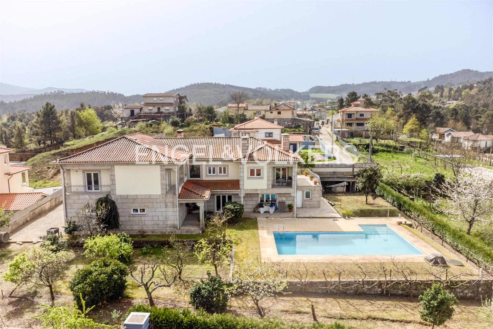 Klassieke villa met zwembad en uitzicht op de Freixieiro-vallei