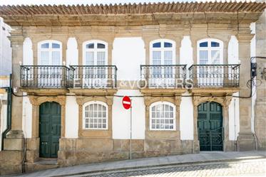 Townhouse with Garden in the Historic Center with Views of Foz