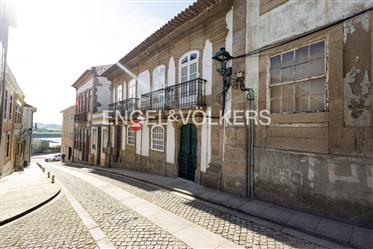 Townhouse with Garden in the Historic Center with Views of Foz