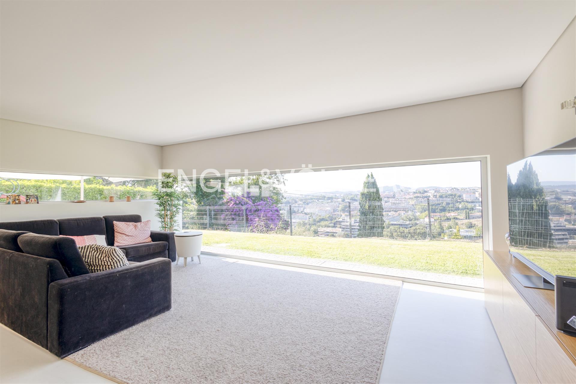 Villa in Private Condominium with Superb Views of the City of Guimarães