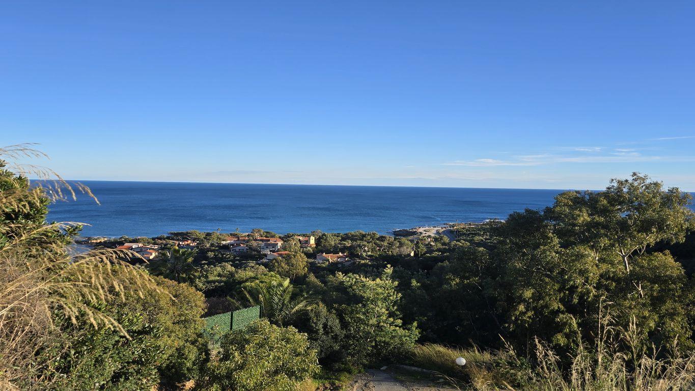 Located in the popular area of ??Les Issambres, this unique property is offered for sale, divided in