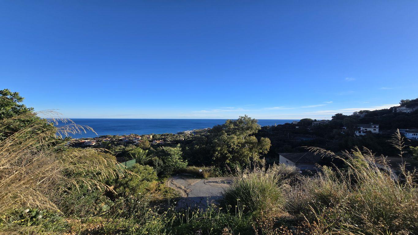 Located in the popular area of ??Les Issambres, this unique property is offered for sale, divided in