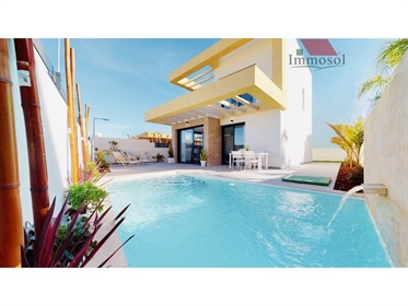 Villas independientes con piscina privada en Los Montesinos.