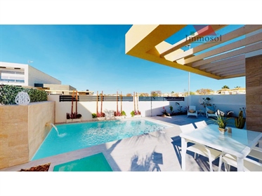 Villas independientes con piscina privada en Los Montesinos.