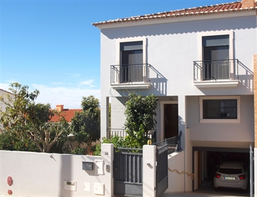 Semi-Detached house T4 Sell in Santa Bárbara de Nexe,Faro