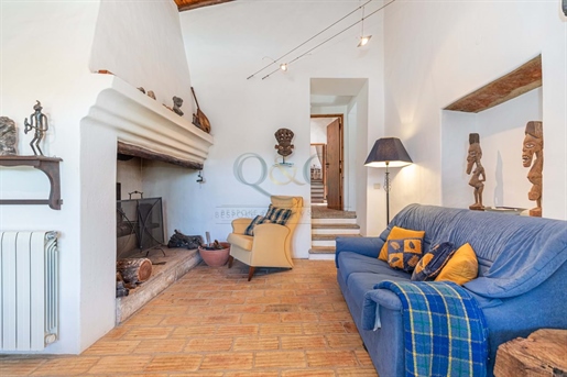 Charming Villa Offering Stunning Country and Sea Views in a Tranquil Setting.