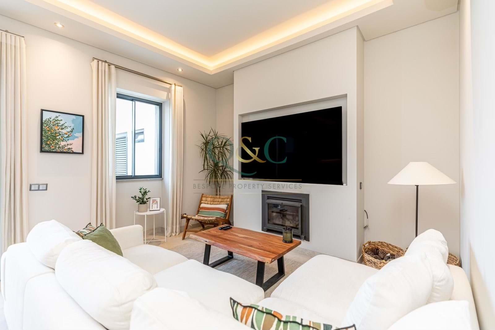 Charming contemporary semi-detached house close to the centre of Loulé