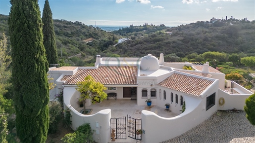 Exclusive listing for sale with Quintas & Casas this unique and very private 4 bedrooms, 4 bathrooms