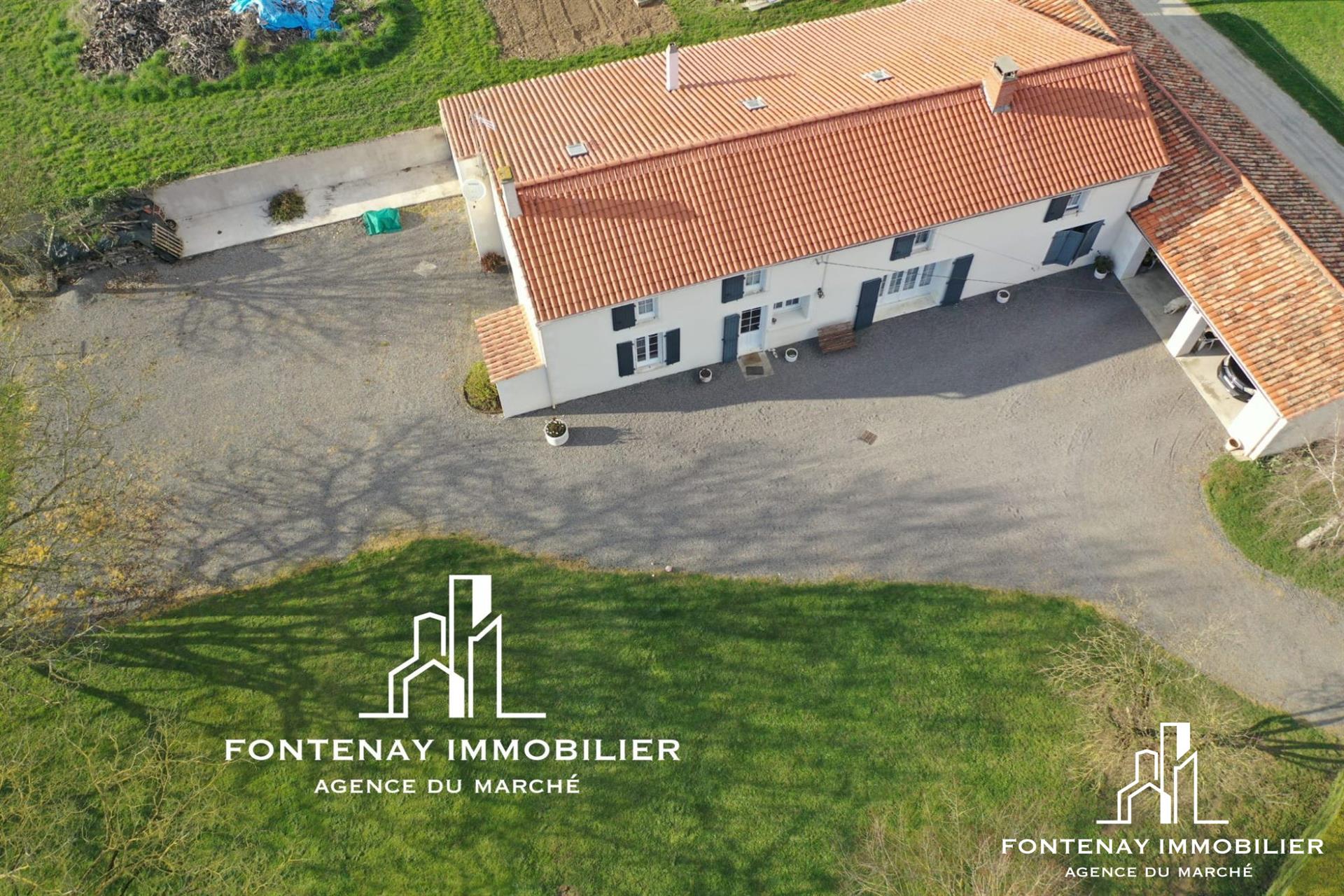7-Room house Les Velluire in Vendée