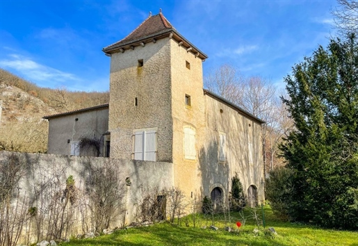 5 minutes from Gourdon, Superb 18th century residence offering b