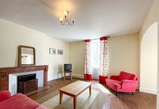 5 minutes from Gourdon, Superb 18th century residence offering b
