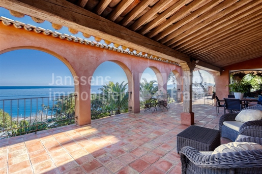 Villa avec vue mer panoramique à vendre à Sainte-Maxime