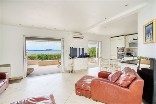 Geräumiges Apartment mit Panorama-Meerblick in Sainte-Maxime zum
