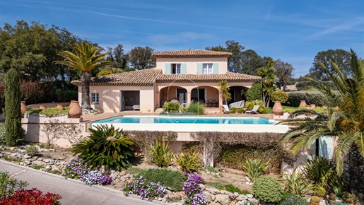 Provençal villa with sea view for sale in Sainte-Maxime