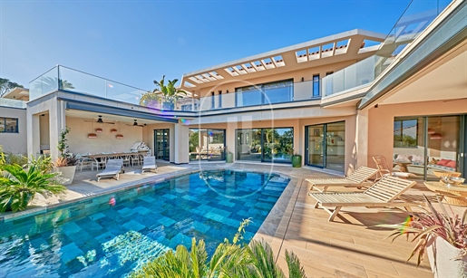 Moderne villa met zwembad te koop in Sainte-Maxime
