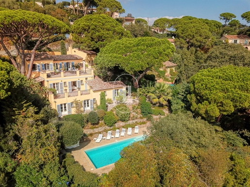 Provençal bastide-style property with sea view and pool for sale